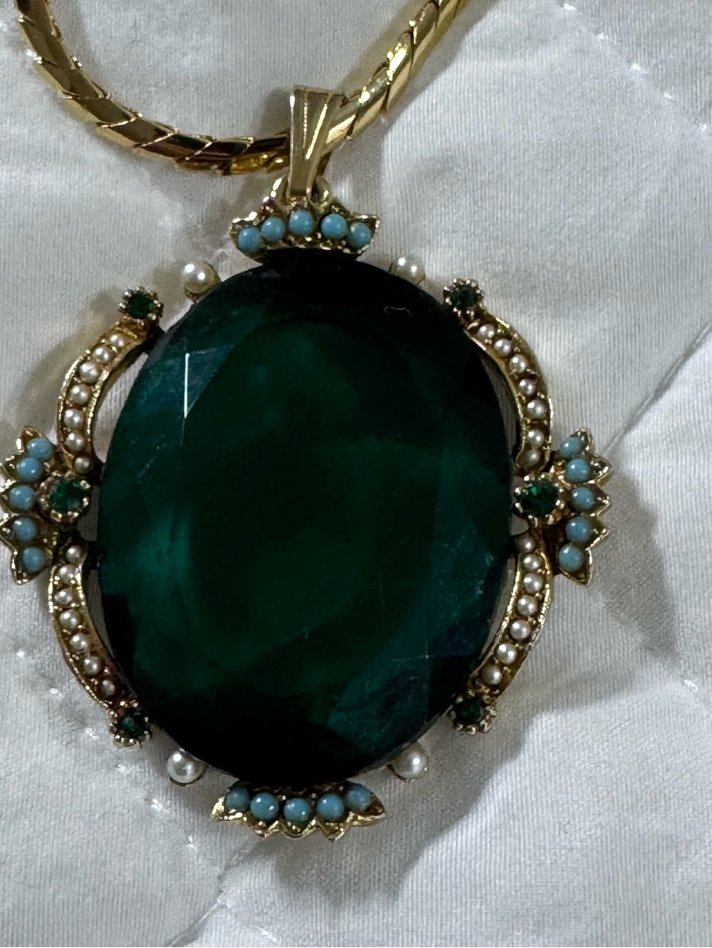 Emerald Green Stone with Turquoise and Pearl Facets Necklace 38” Napier Chain